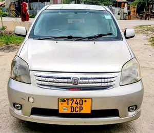 Toyota Raum 2003 Silver