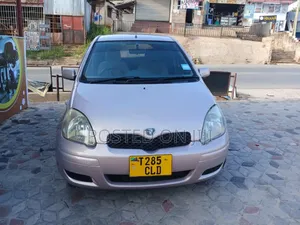 Toyota Vitz 2000 Silver