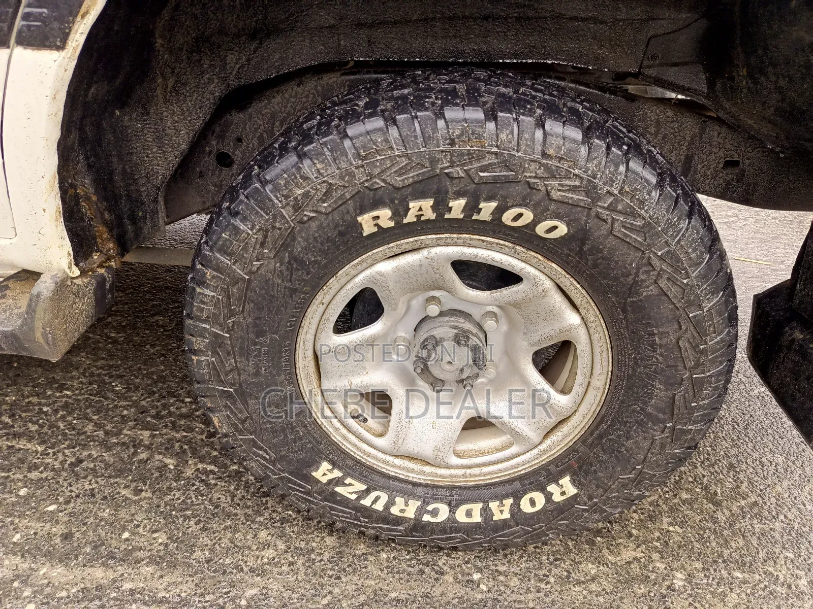 Toyota Land Cruiser 2001 White