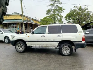 Toyota Land Cruiser 2001 White
