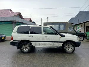 Toyota Land Cruiser 2001 White