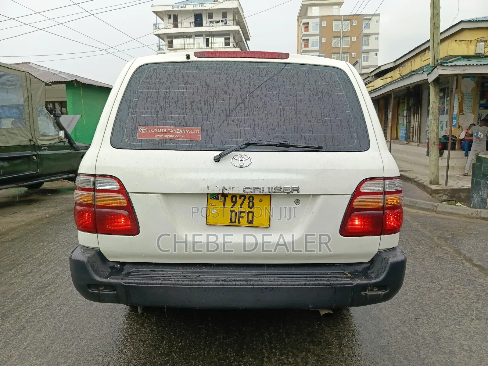 Toyota Land Cruiser 2001 White
