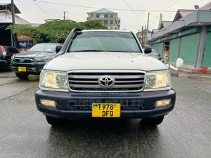 Toyota Land Cruiser 2001 White