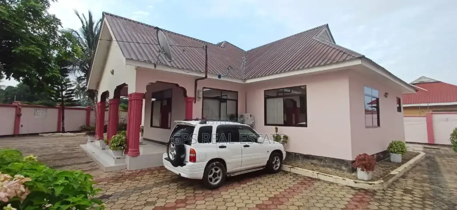 4bdrm House in Kibada Chekechea, Kinondoni for sale