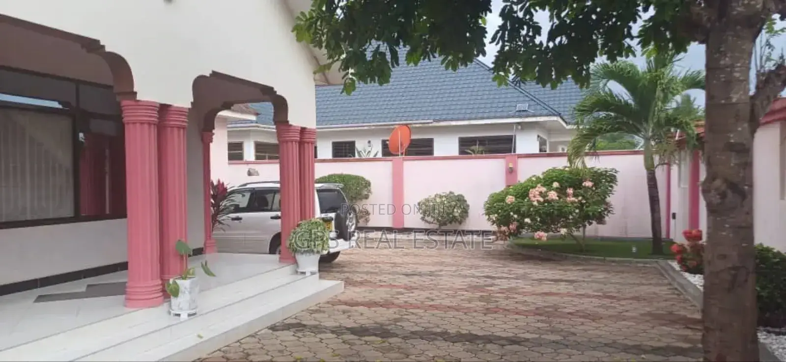4bdrm House in Kibada Chekechea, Kinondoni for sale