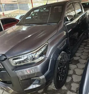 Toyota Hilux 2022 Gray
