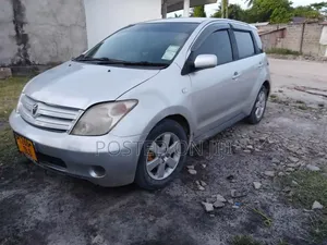 Toyota IST 2005 Silver