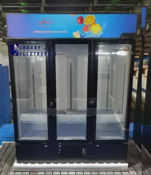 Aero Triple 3 Doors Beverage Cooler/ Showcase Fridge 980l for Business