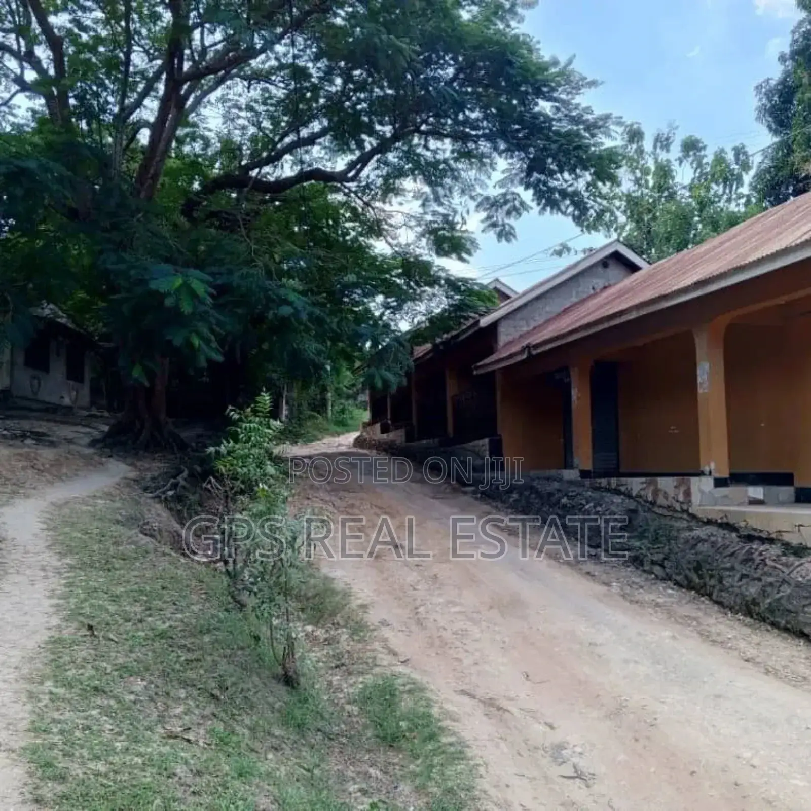 8bdrm House in Tangi Bovu, Mbezi Beach for sale