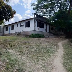 8bdrm House in Tangi Bovu, Mbezi Beach for sale
