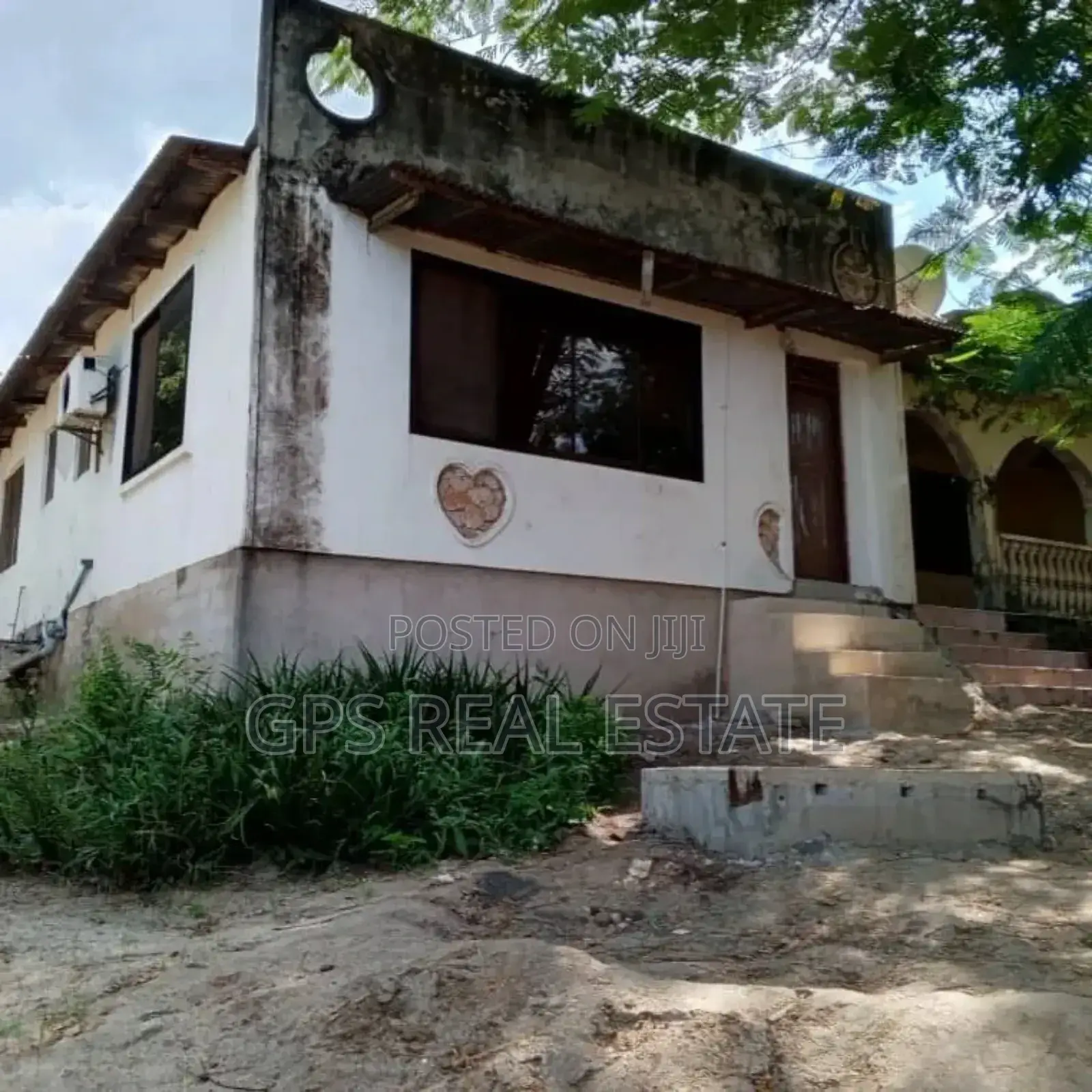 8bdrm House in Tangi Bovu, Mbezi Beach for sale