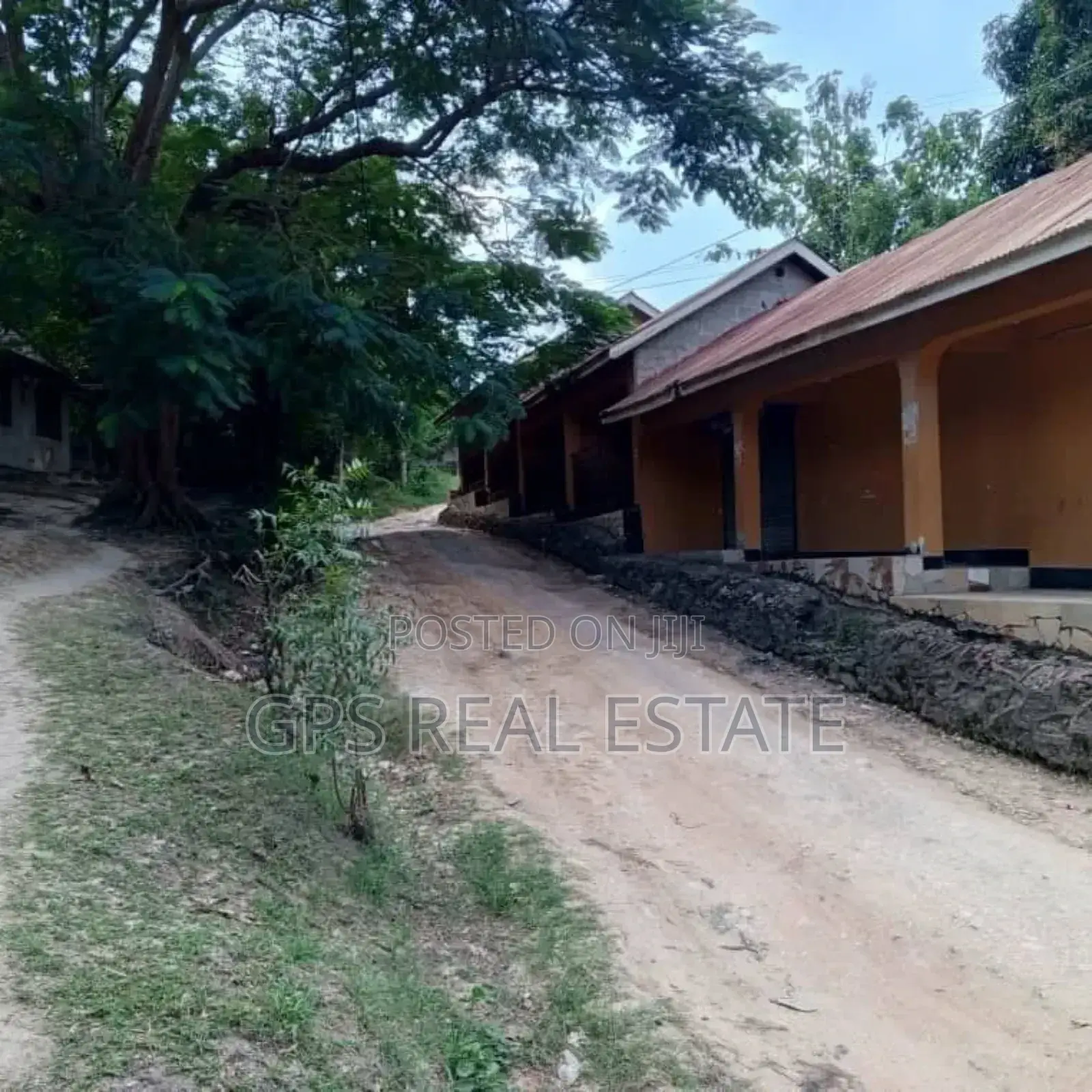 8bdrm House in Tangi Bovu, Mbezi Beach for sale