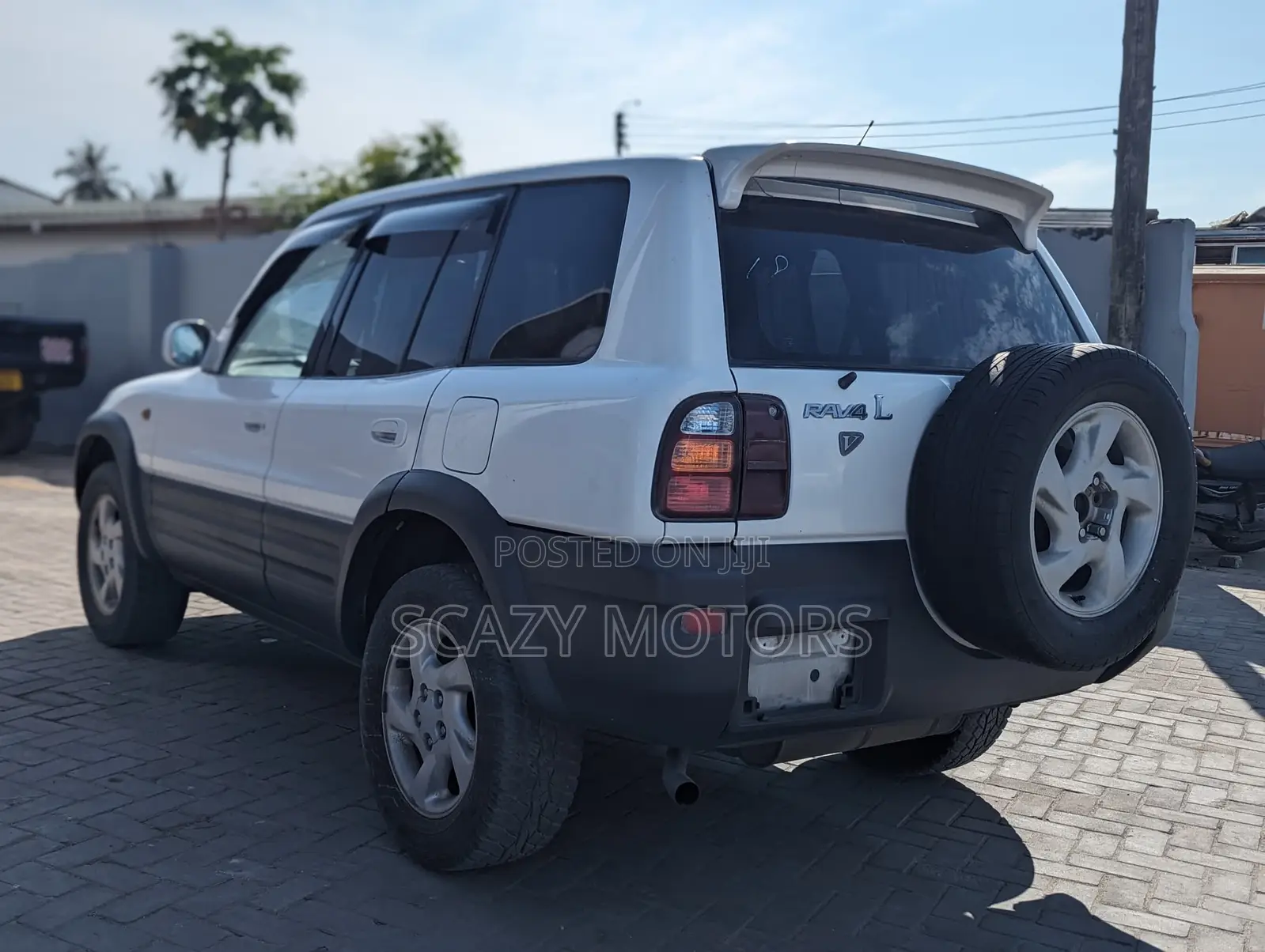 Toyota RAV4 1999 White