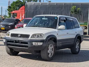 Toyota RAV4 1999 White