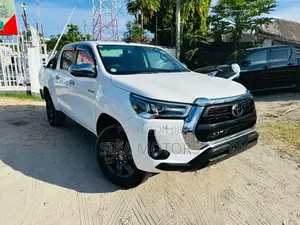 Toyota Hilux 2021 White