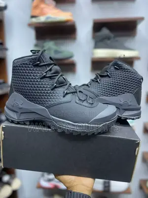 New Original Leather Shoes/Sneakers/Footwears