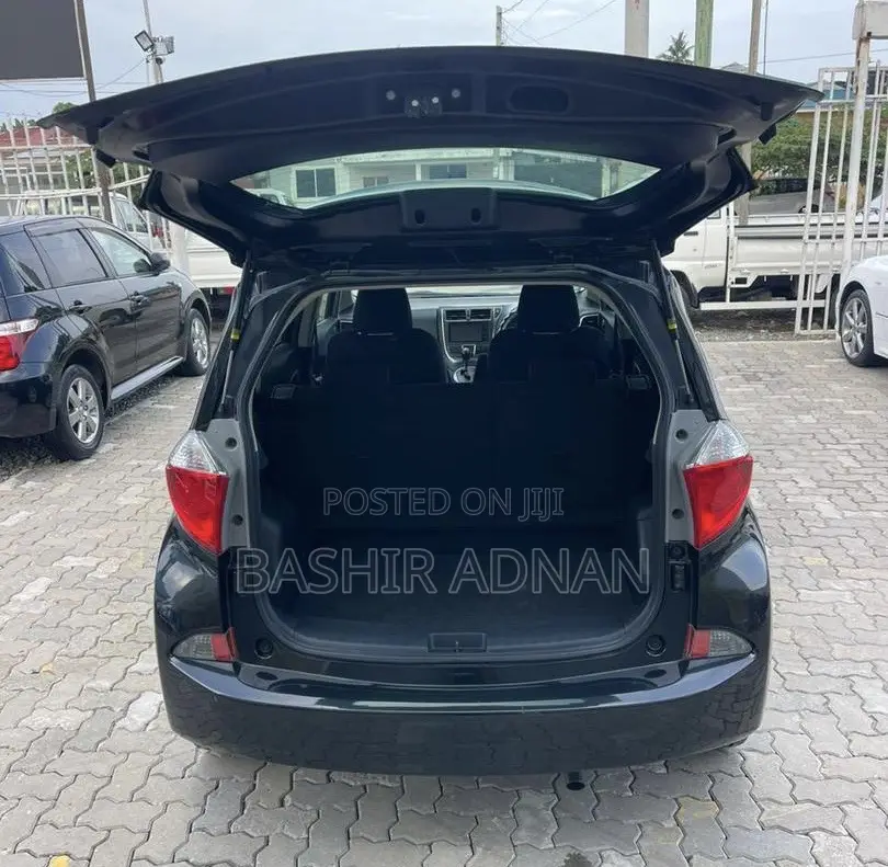 Toyota Ractis 2011 Matt Black