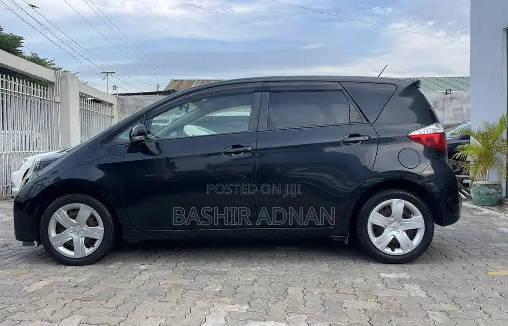 Toyota Ractis 2011 Matt Black