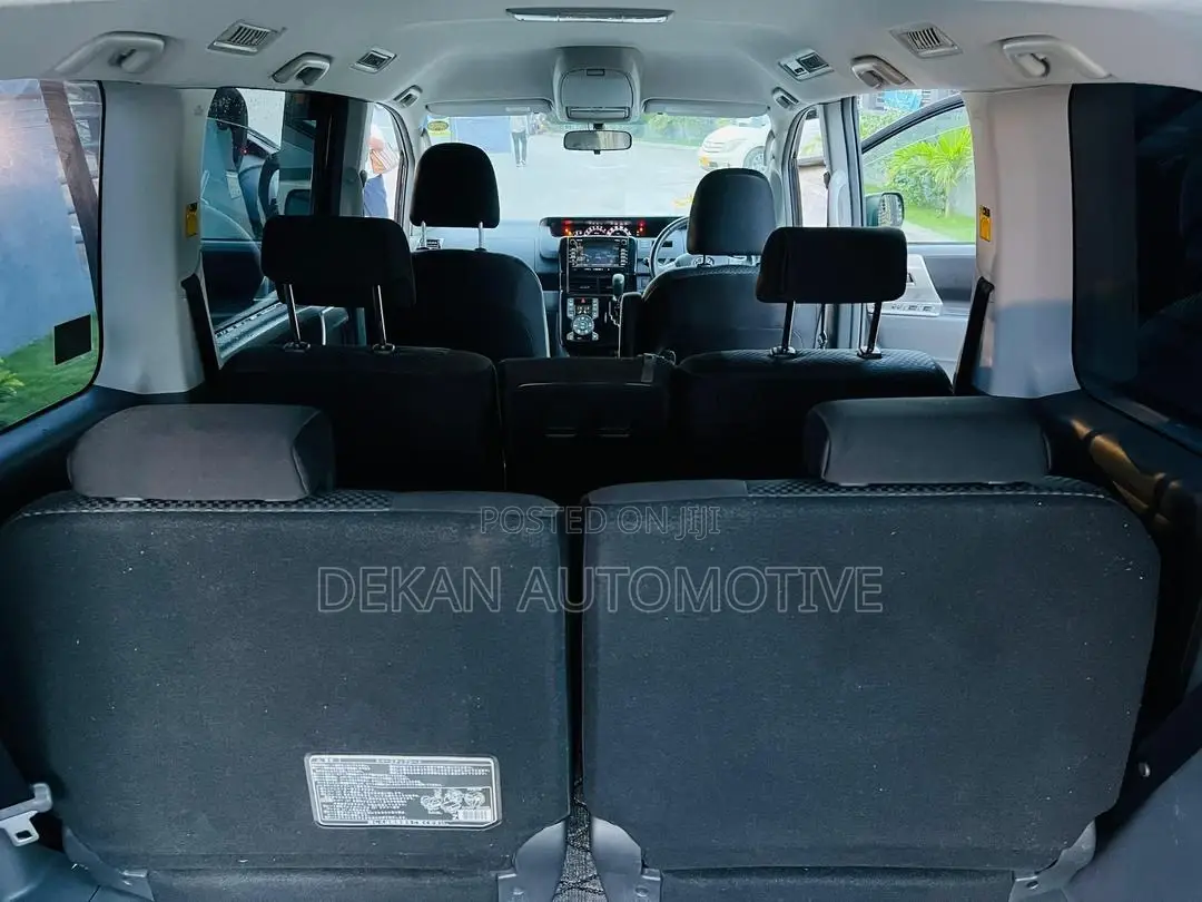 Toyota Noah 2.0 143hp FWD (7 Seater) 2008 Black