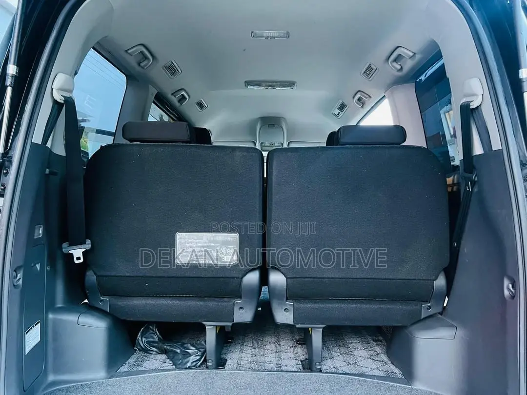 Toyota Noah 2.0 143hp FWD (7 Seater) 2008 Black