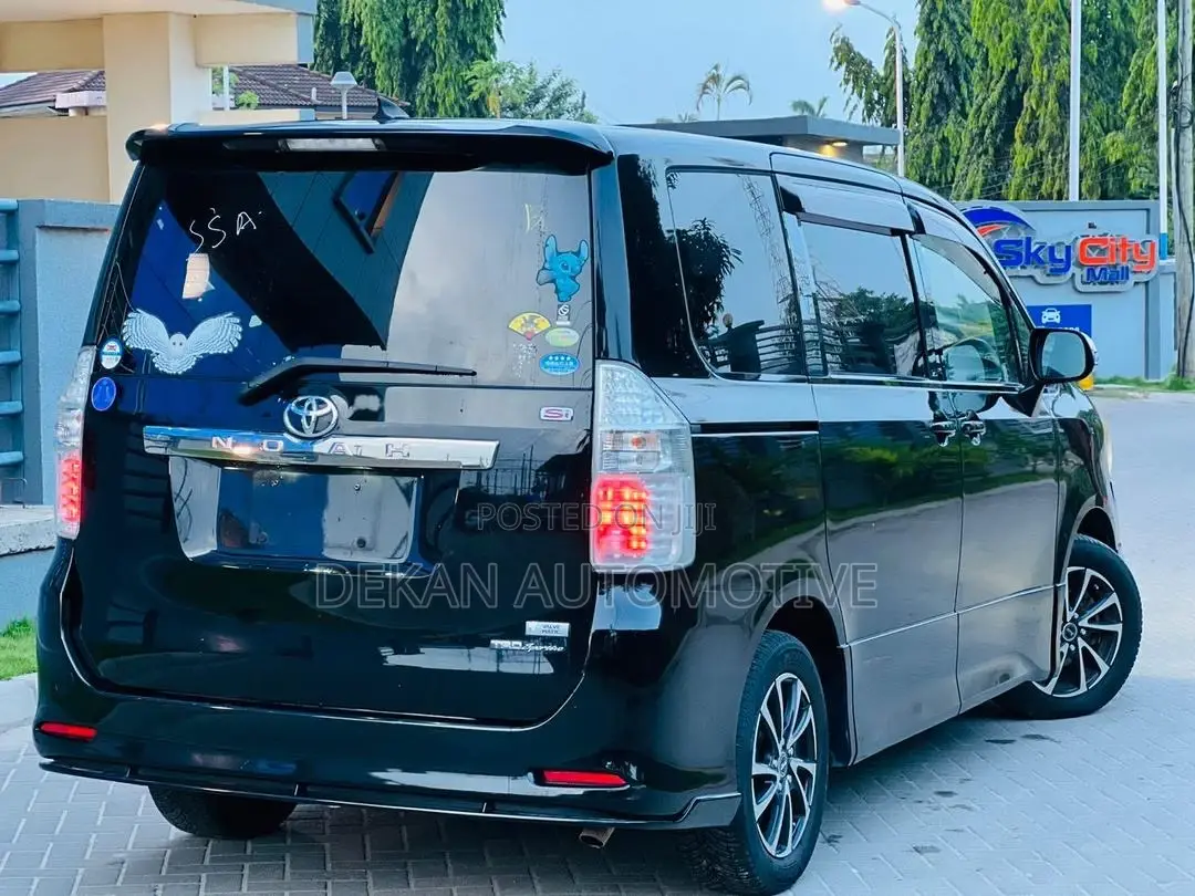 Toyota Noah 2.0 143hp FWD (7 Seater) 2008 Black