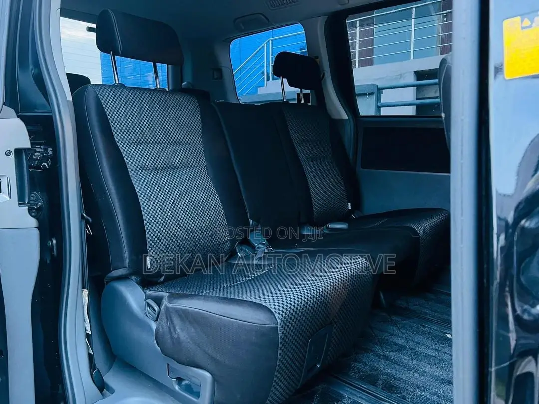 Toyota Noah 2.0 143hp FWD (7 Seater) 2008 Black