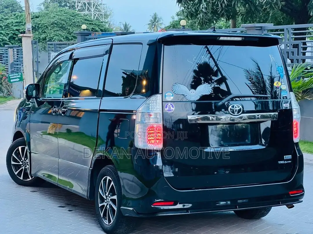 Toyota Noah 2.0 143hp FWD (7 Seater) 2008 Black