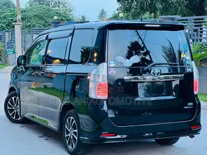 Toyota Noah 2.0 143hp FWD (7 Seater) 2008 Black