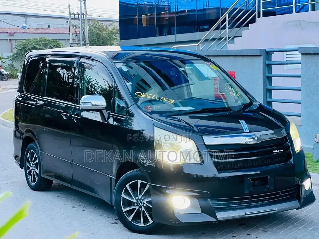 Toyota Noah 2.0 143hp FWD (7 Seater) 2008 Black