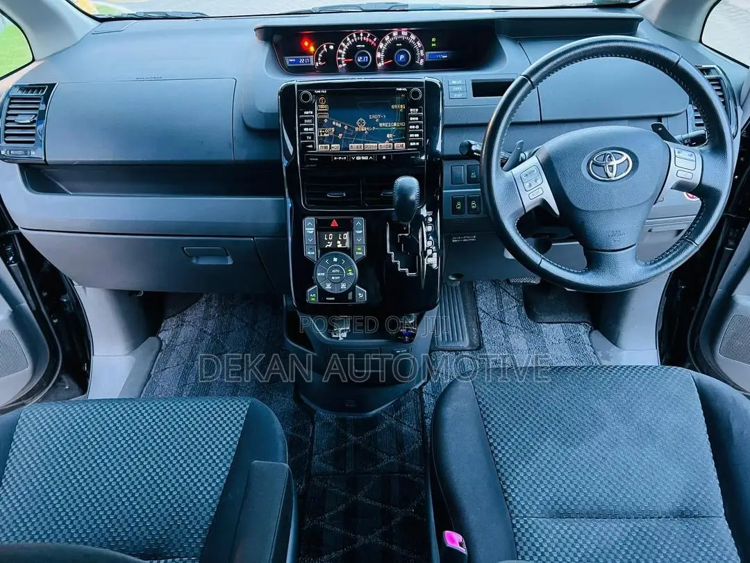 Toyota Noah 2.0 143hp FWD (7 Seater) 2008 Black