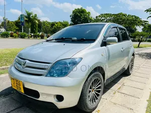 Toyota IST 2003 Silver
