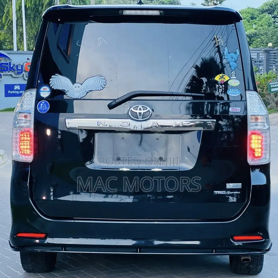 Toyota Noah 2.0 143hp AWD (8 Seater) 2008 Black