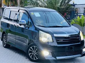 Toyota Noah 2.0 143hp AWD (8 Seater) 2008 Black