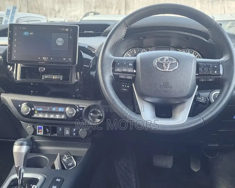 Toyota Hilux 2020 White