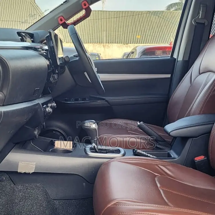 Toyota Hilux 2020 White