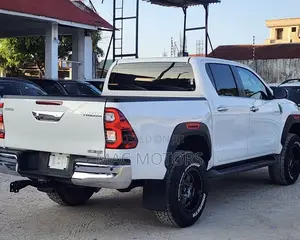 Toyota Hilux 2020 White