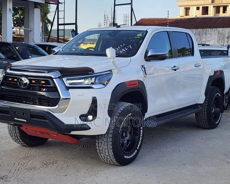 Toyota Hilux 2020 White