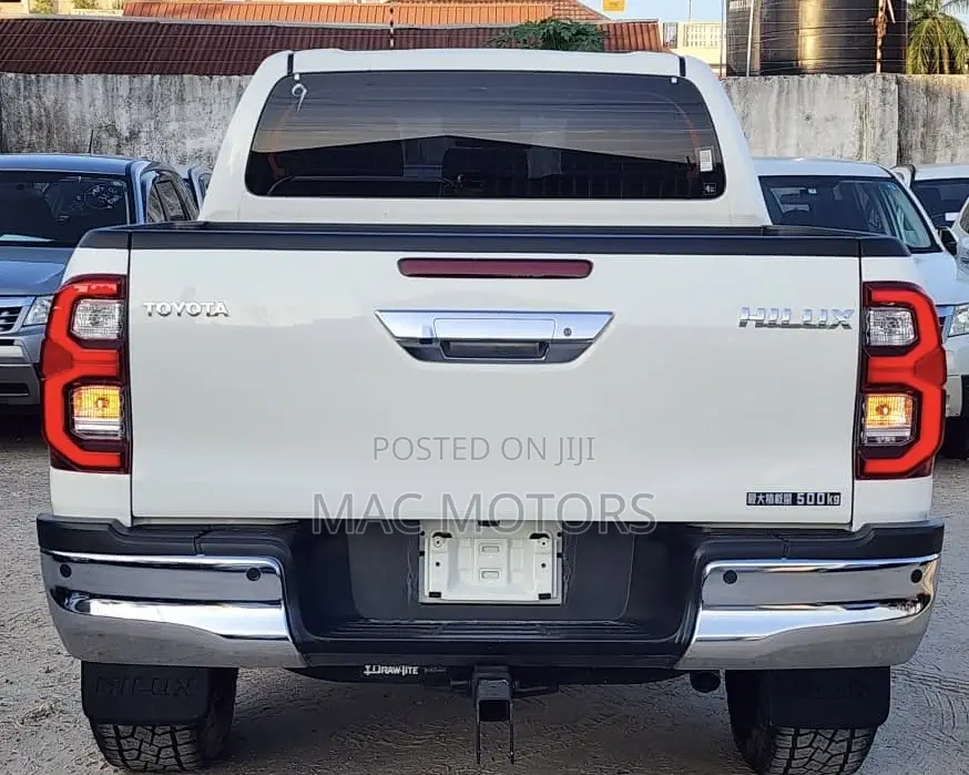 Toyota Hilux 2020 White