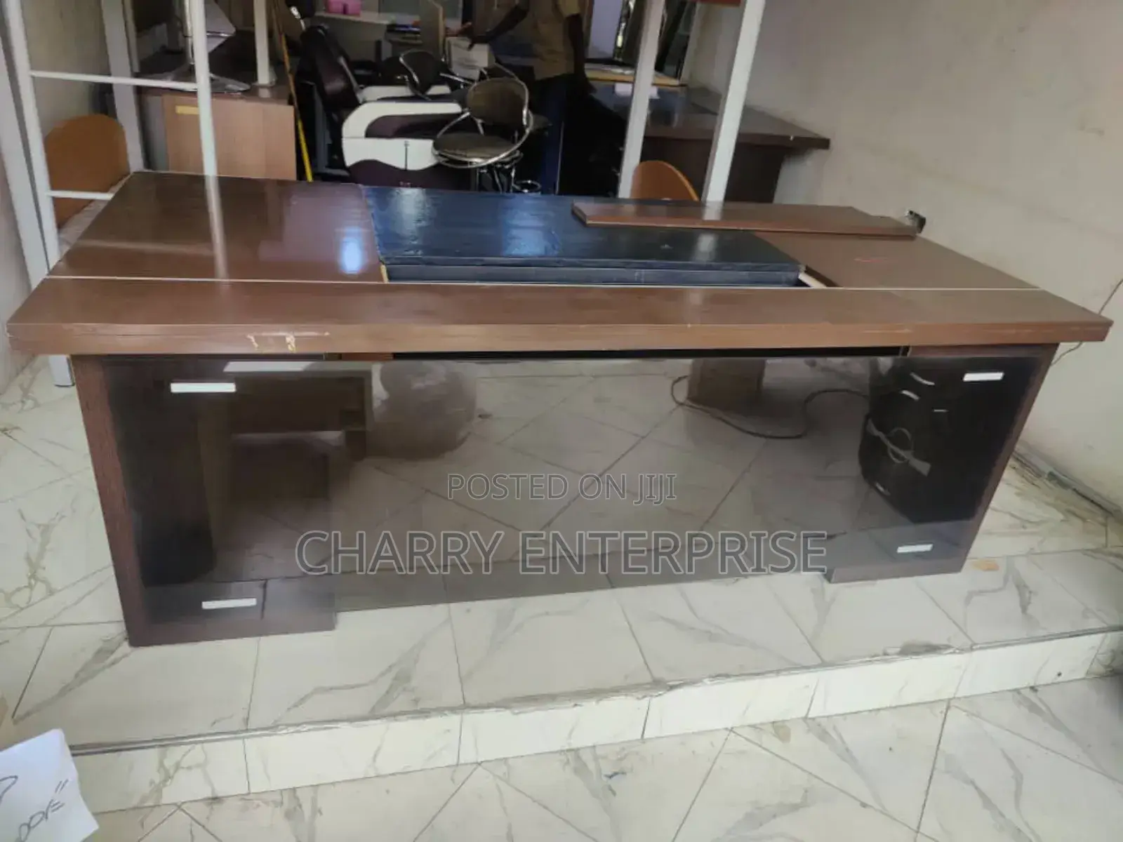 OFFER OFFICE Table With High Quality Materials Ya KISASA