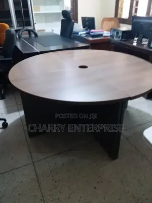 Offer Office Round Table Kubwa Na Ya Kisasa Sana