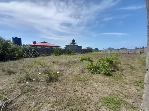KIWANJA KINAUZWA Kigamboni Kibada
