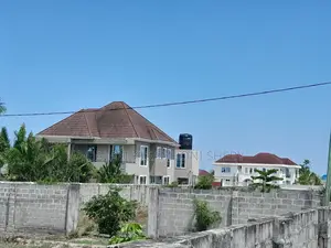 KIWANJA KINAUZWA Kigamboni Kibada