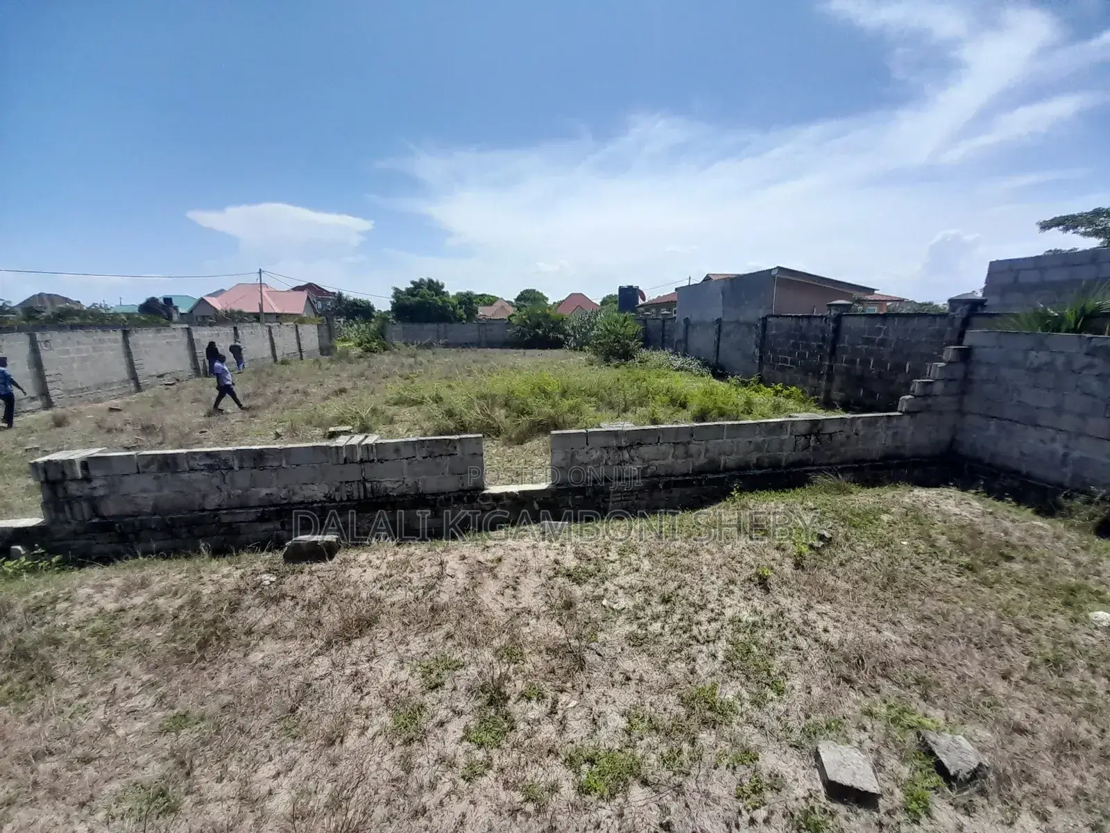 KIWANJA KINAUZWA Kigamboni Kibada