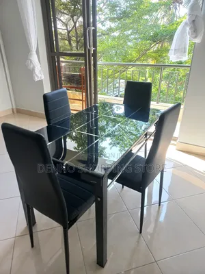 Dining Table Black 4 Chairs( Viti Vinne Vyeusi Na Meza Kioo)