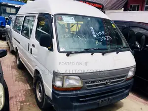 Toyota HiAce 1998 White