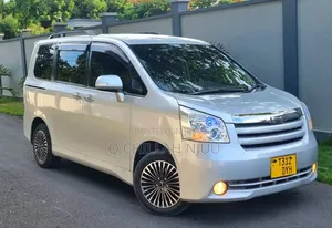 Toyota Noah 2009 Silver