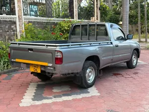 Toyota Hilux 1990 Gray