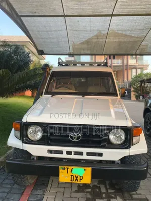 Toyota Land Cruiser 2000 White