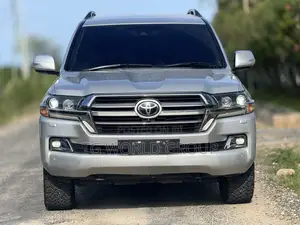 Toyota Land Cruiser 2017 Silver