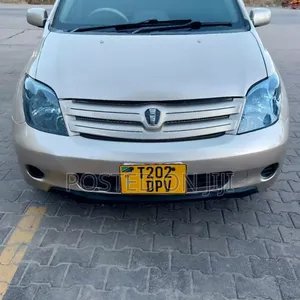 Toyota IST 2004 Gold